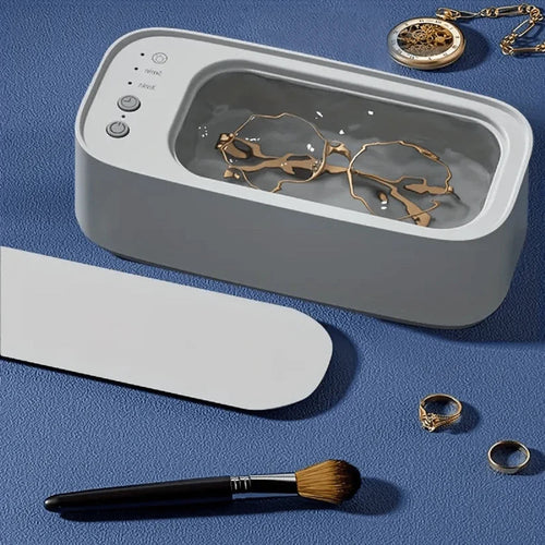 Ultrasonic cleaning device